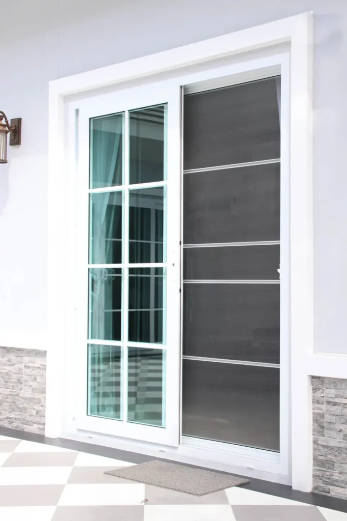 มุ้งลวดประตู ประตูมุ้งจีบ UPVC
