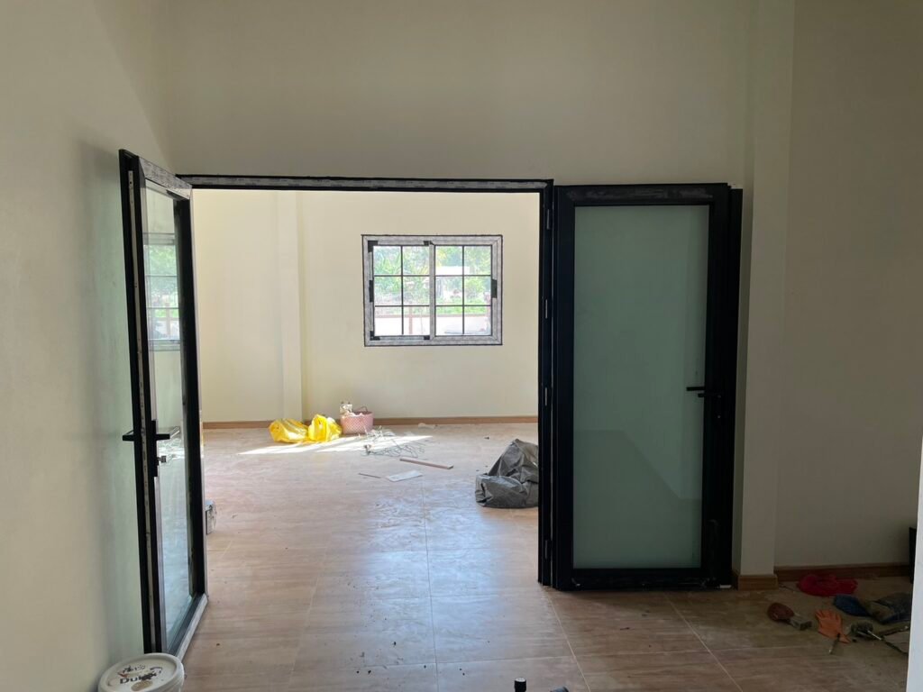 ผลงานการติดตั้งประตูหน้าต่าง uPVC พื้นที่ ต.ม่วงสามสิบ อ.ม่วงสามสิบ จ.อุบลราชธานี