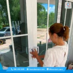 บริการติดตั้งประตูหน้าต่าง uPVC บ้านคุณแอ๋ม อ.กุดข้าวปุ้น